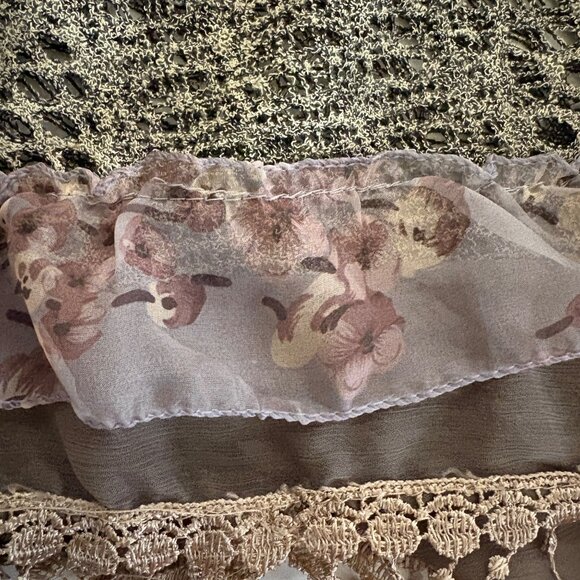 Vintage-Inspired Lace Floral Triangle Shawl Scarf Fringe Pearl Detail Victorian - Picture 8 of 8